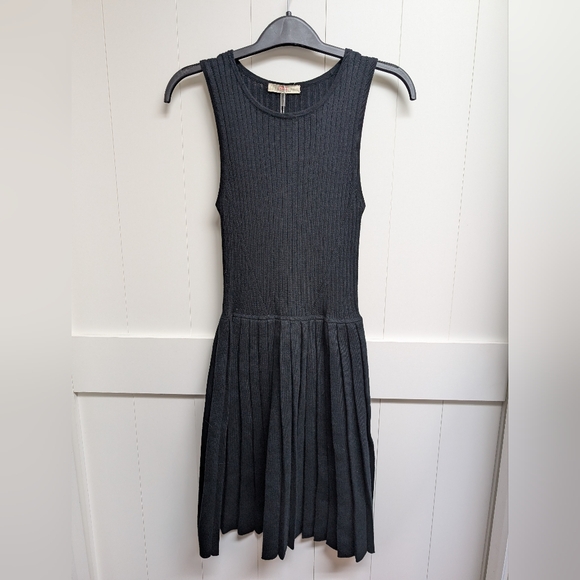 Trina Turk Charcoal Ribbed Knit Top - Picture 2 of 4